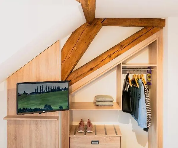 מלון Koncept Loeie 2*